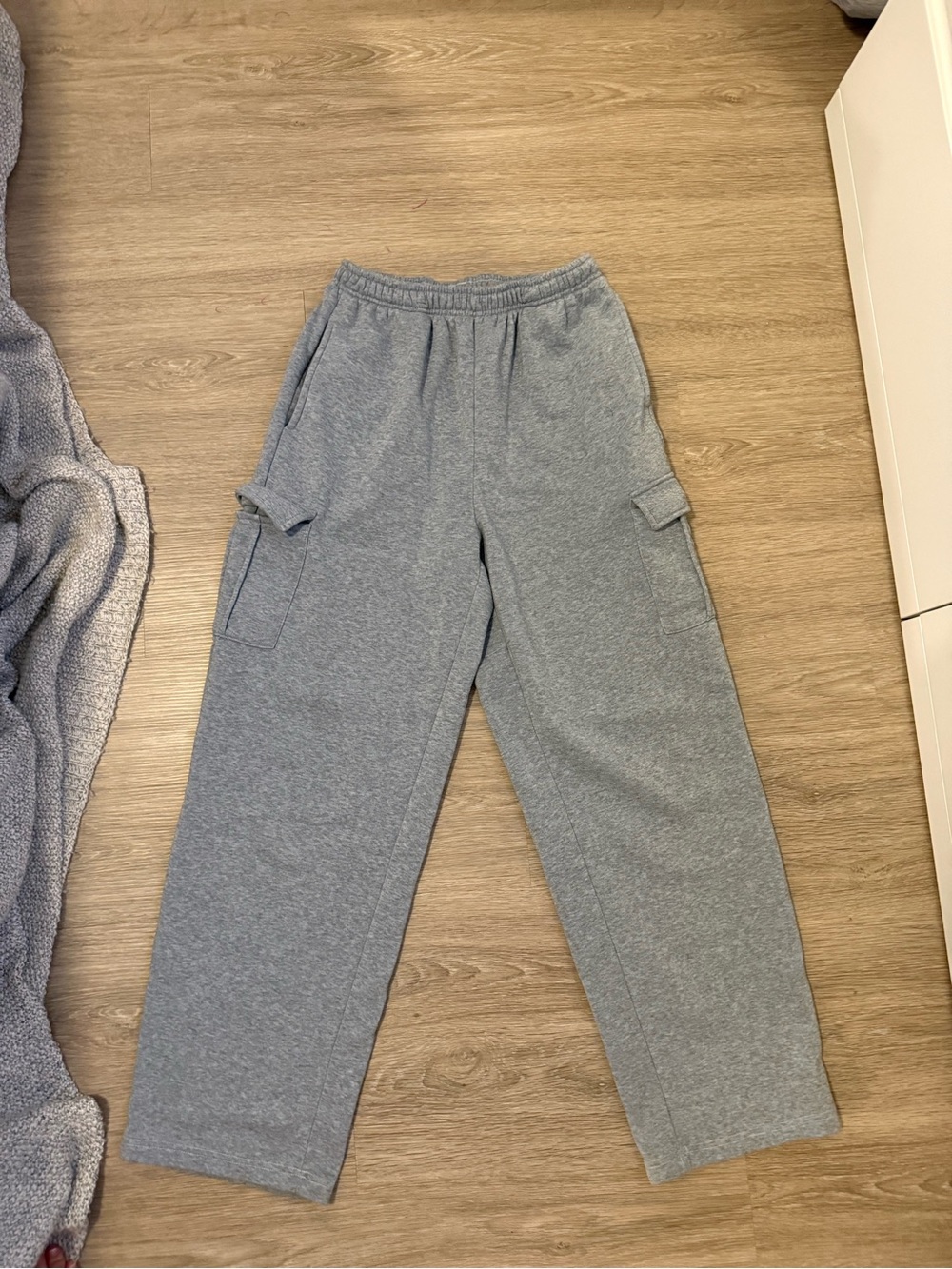 Light Gray Cargo Sweatpants- L